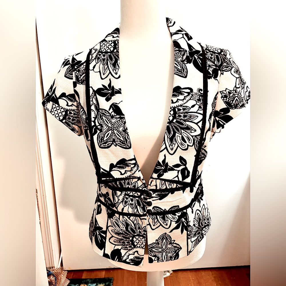 White House Black Market blazer size 8